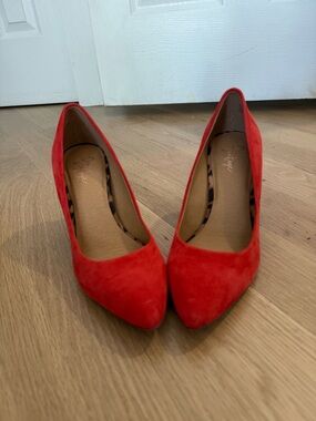 Crown Vintage Burnt Orange Pointed-Toe Suede Pumps